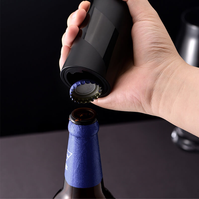 PTZER 磁鐵自動啤酒開瓶器，推開，黑色